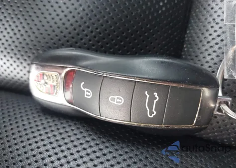 2015 Porsche Macan Turbo z USA, uszkodzony, nr VIN WP1AF2A57FLB96517